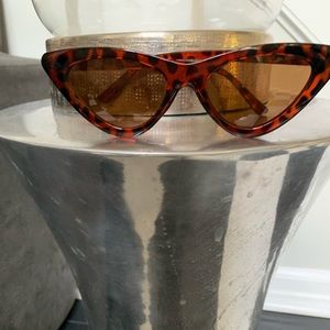 Cat shaped with a triangle shape sunglasses